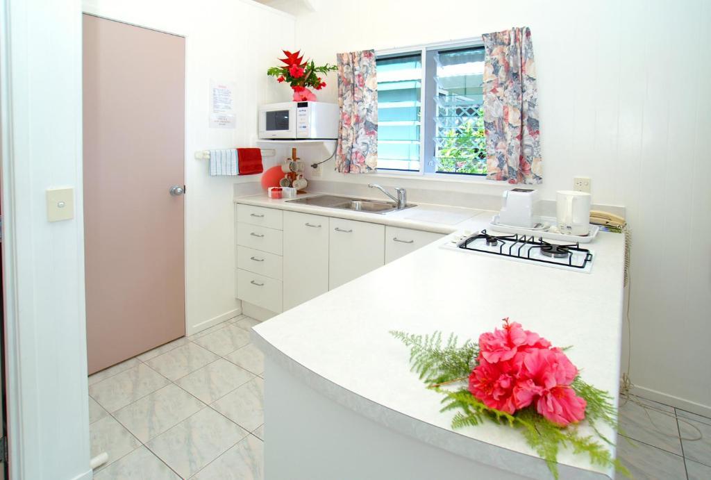 Sunhaven Beach Bungalows (Adults Only) ราโรทองกา ภายนอก รูปภาพ